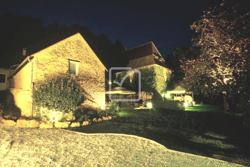 Maison - 330 m² - 12 pièces