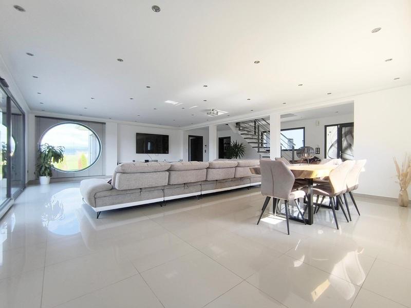 Villa - 204 m² - 8 pièces