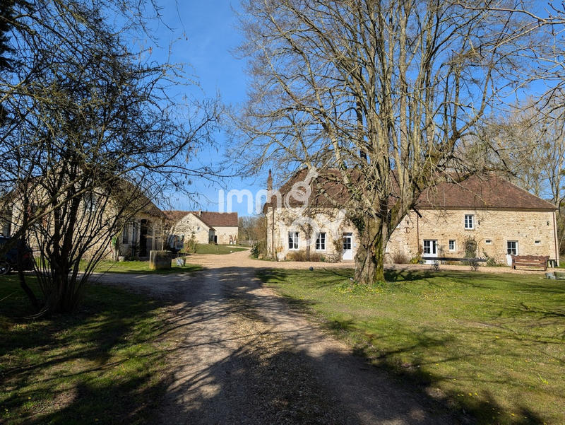 Propriété - 480 m² - 10 pièces