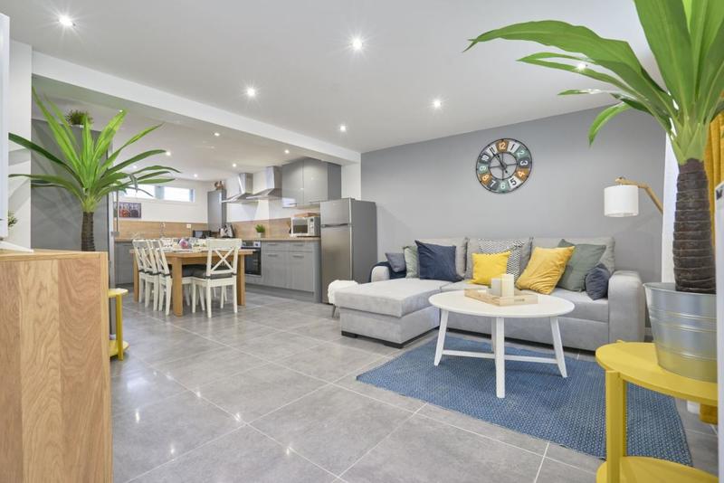 Maison - 145 m² - 9 pièces