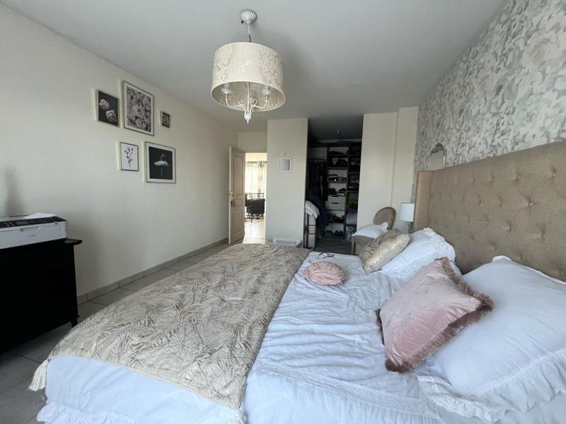 Maison - 230 m² - 9 pièces