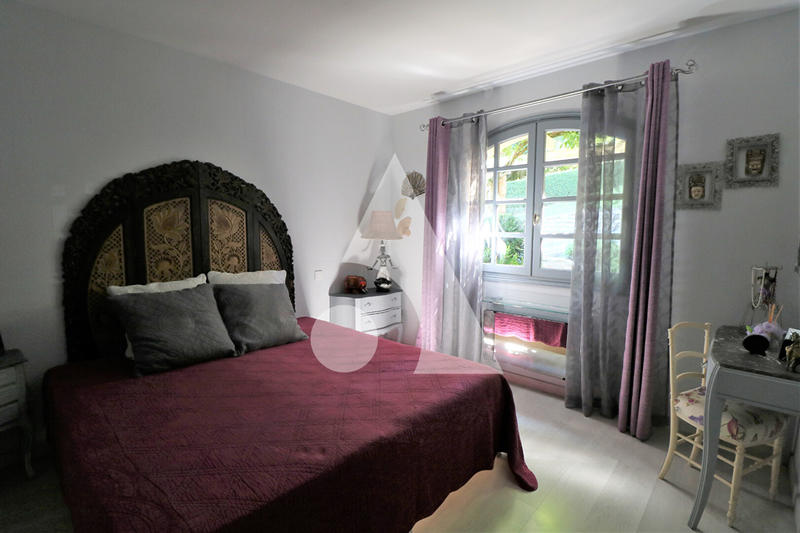 Maison - 168 m² - 9 pièces