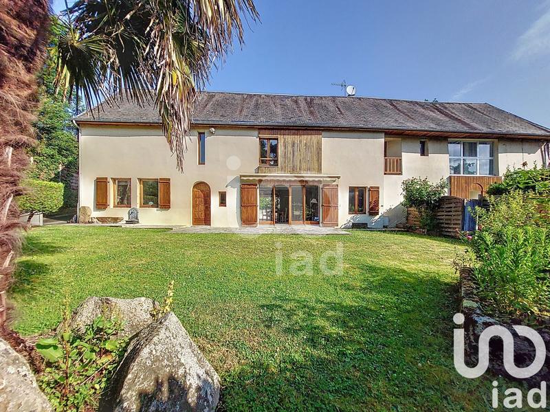 Maison - 250 m² - 8 pièces