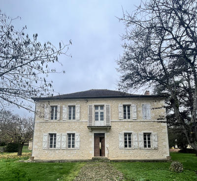Maison - 280 m² - 7 pièces