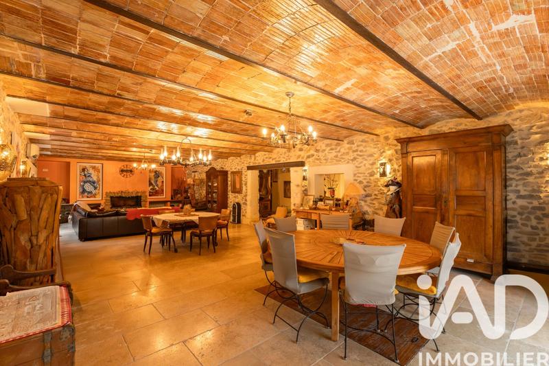 Maison - 423 m² - 8 pièces