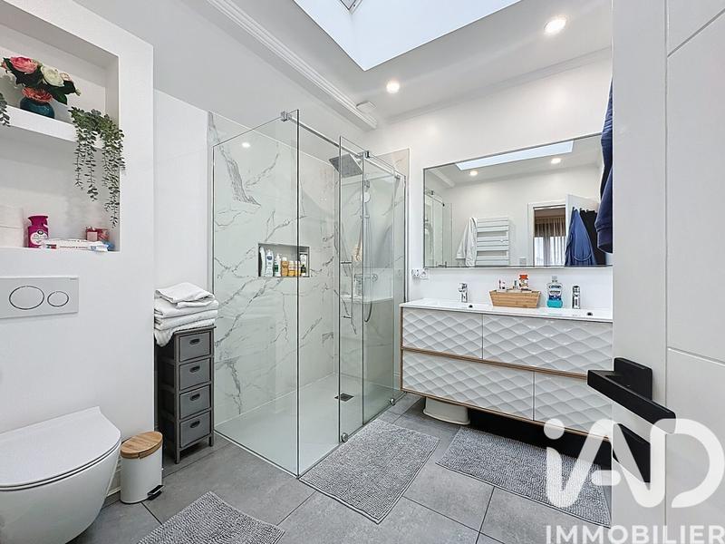 Maison - 282 m² - 12 pièces