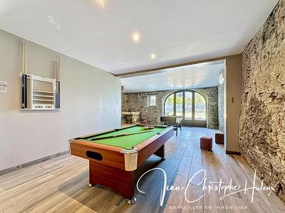 Maison - 418 m² - 18 pièces