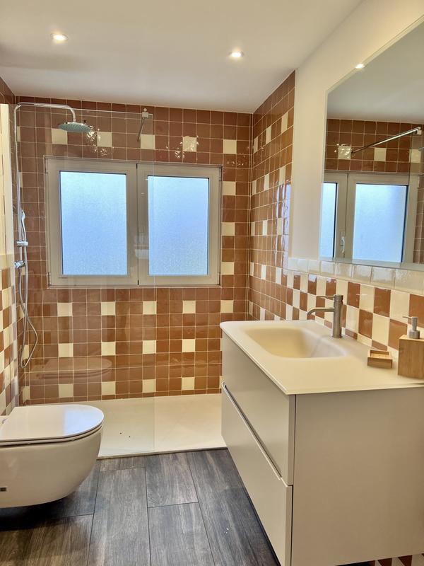 Maison - 214 m² - 8 pièces