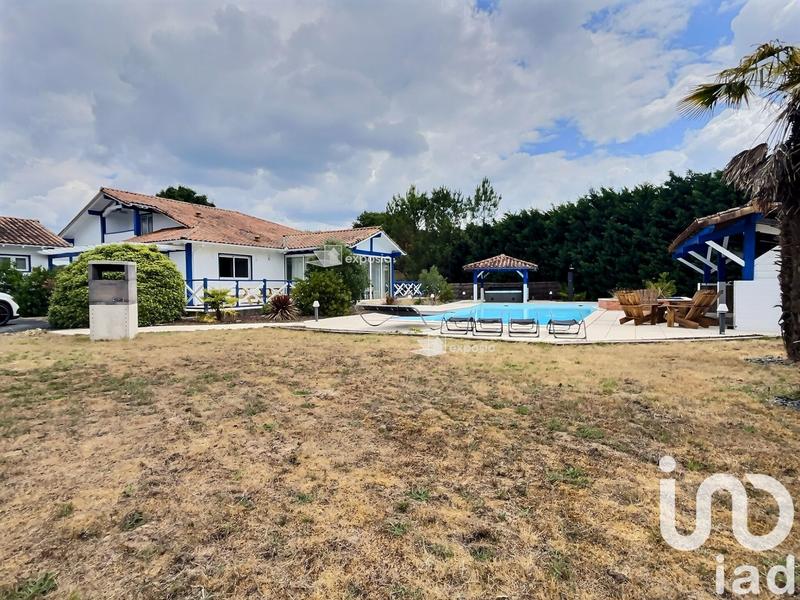 Maison - 256 m² - 11 pièces