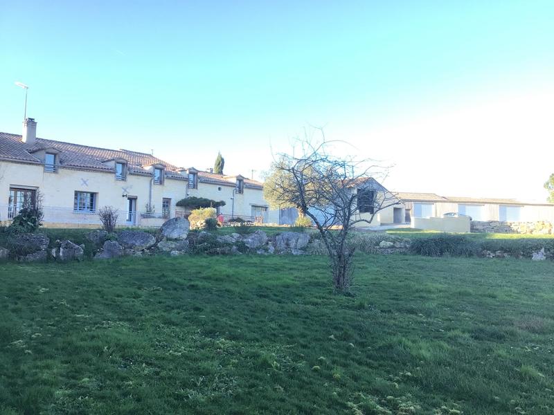 Maison - 305 m² - 12 pièces