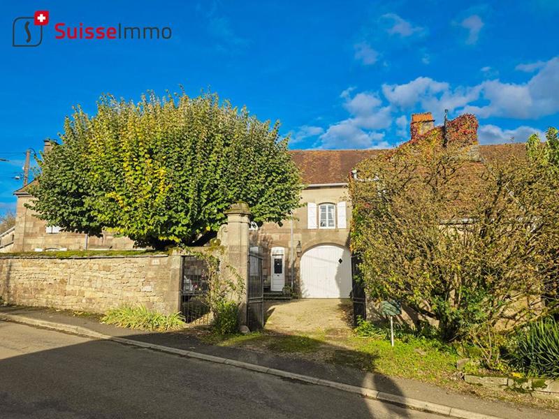 Propriété - 330 m² - 10 pièces