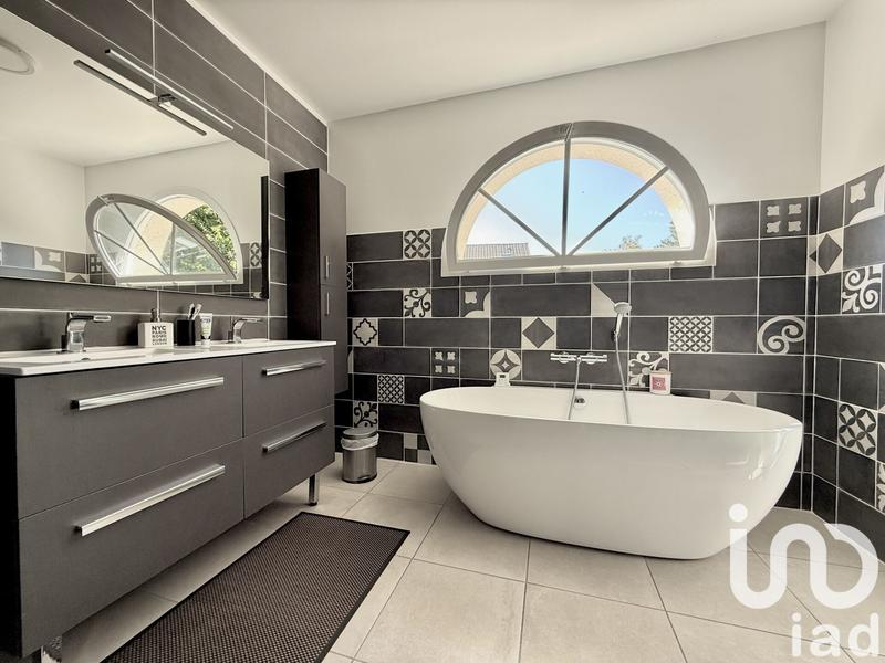 Maison - 187 m² - 7 pièces