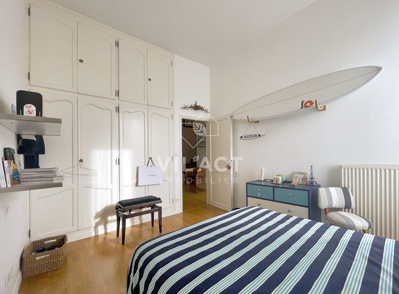 Maison - 330 m² - 9 pièces