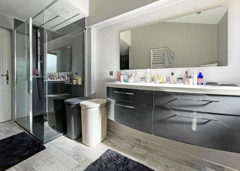 Maison - 300 m² - 9 pièces