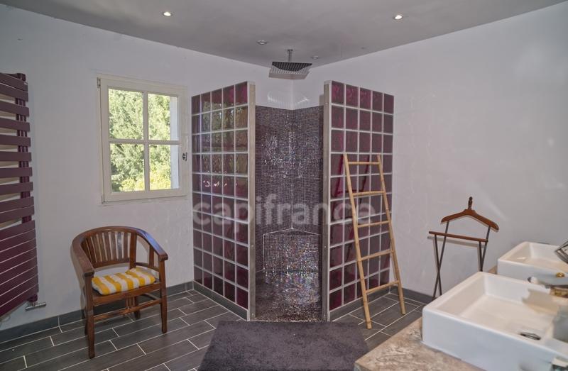 Propriété - 294 m² - 9 pièces