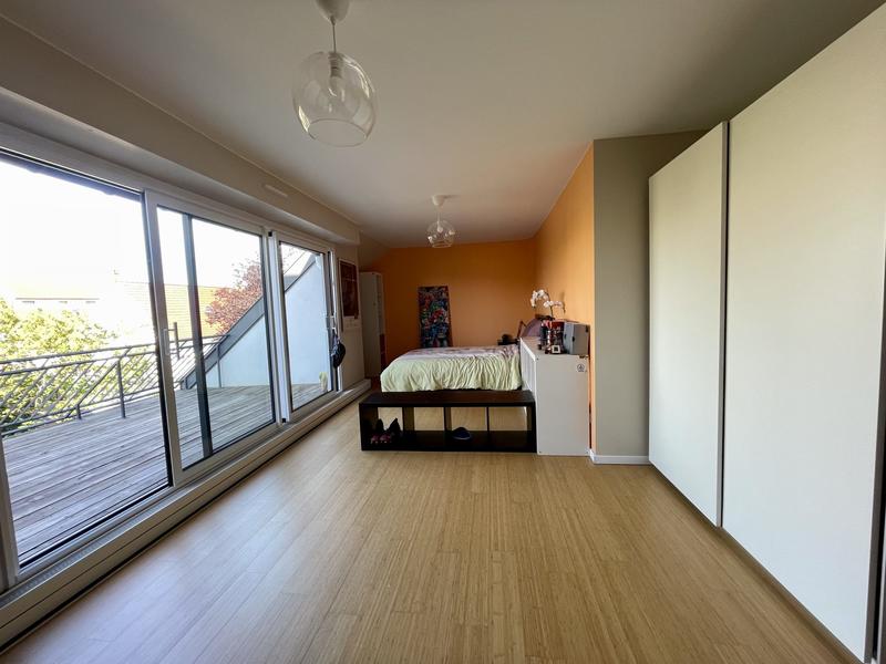 Maison contemporaine - 367 m² - 6 pièces