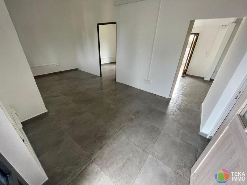 Local commercial - 85 m² - 3 pièces