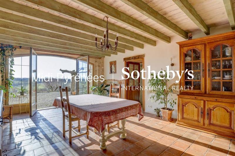 Maison - 585 m² - 18 pièces