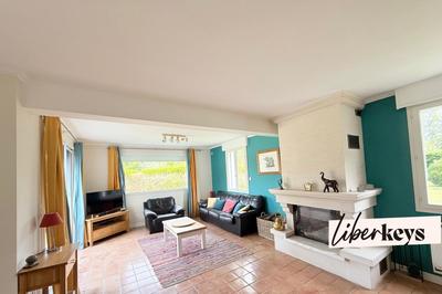 Propriété - 270 m² - 10 pièces