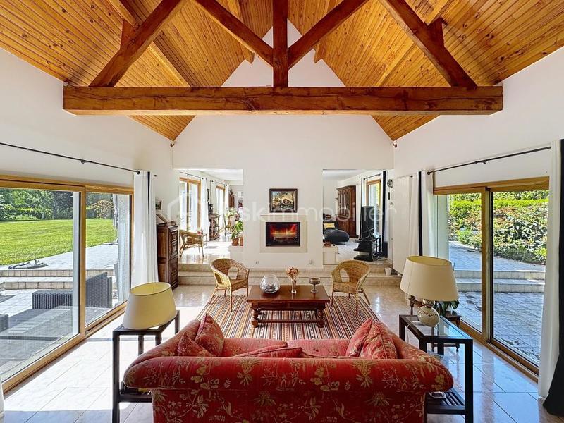 Propriété - 377 m² - 9 pièces