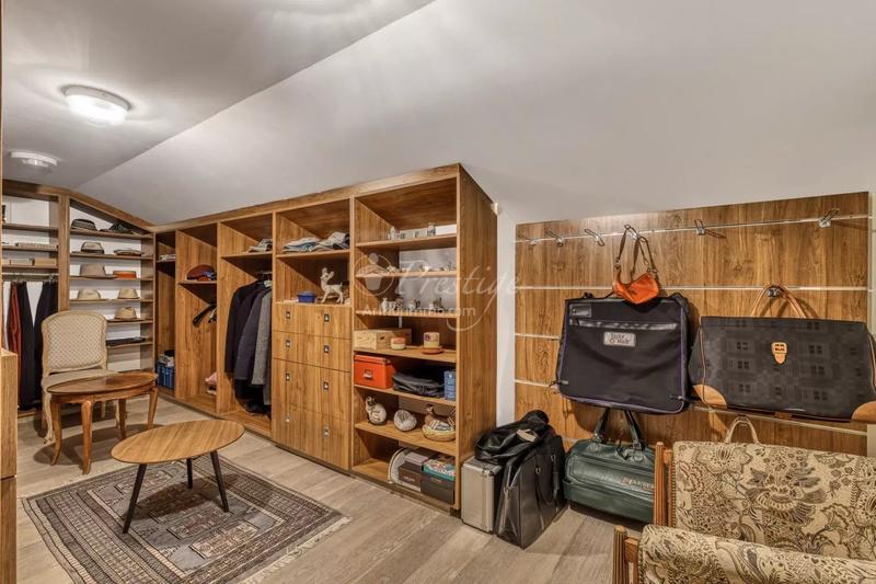 Maison - 452 m² - 12 pièces