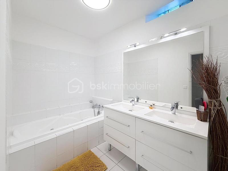 Appartement - 128 m² - 6 pièces