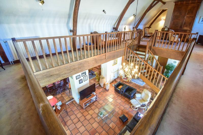 Maison - 313 m² - 8 pièces