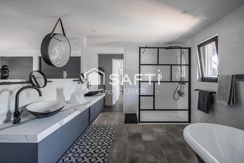 Maison - 277 m² - 7 pièces