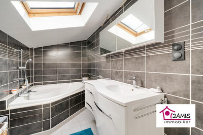 Maison - 140 m² - 7 pièces