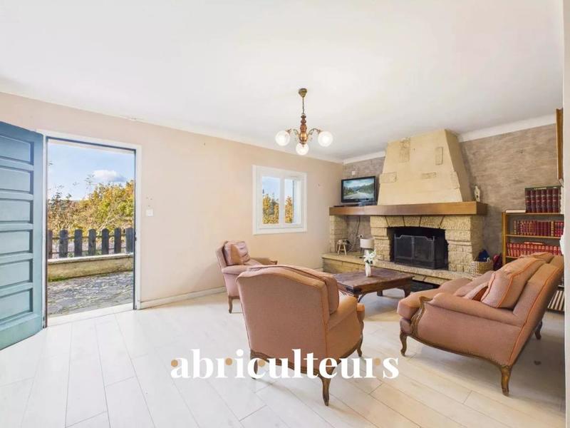 Maison - 232 m² - 8 pièces