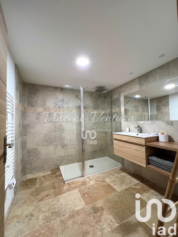 Maison - 216 m² - 8 pièces