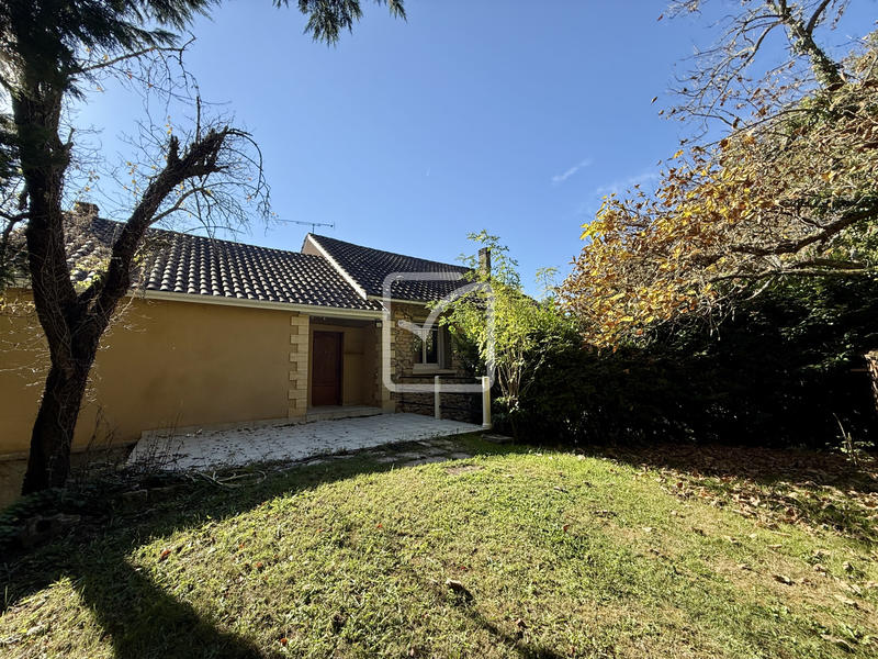 Maison - 230 m² - 9 pièces