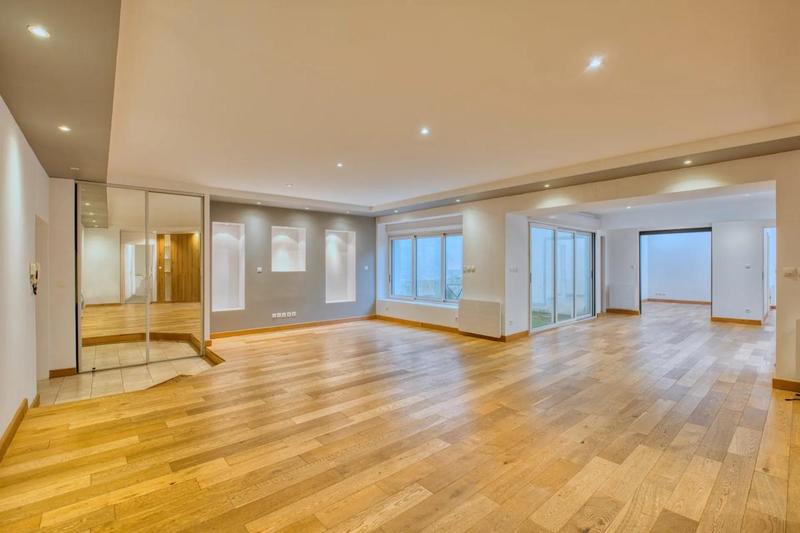 Appartement - 177 m² - 8 pièces