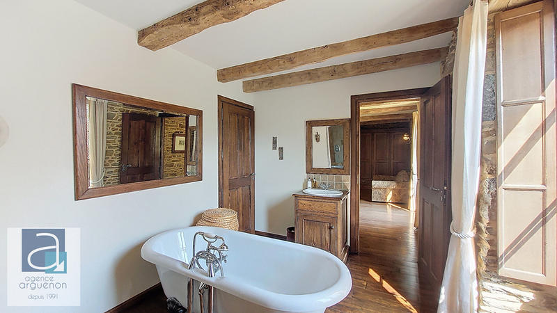 Maison - 342 m² - 7 pièces