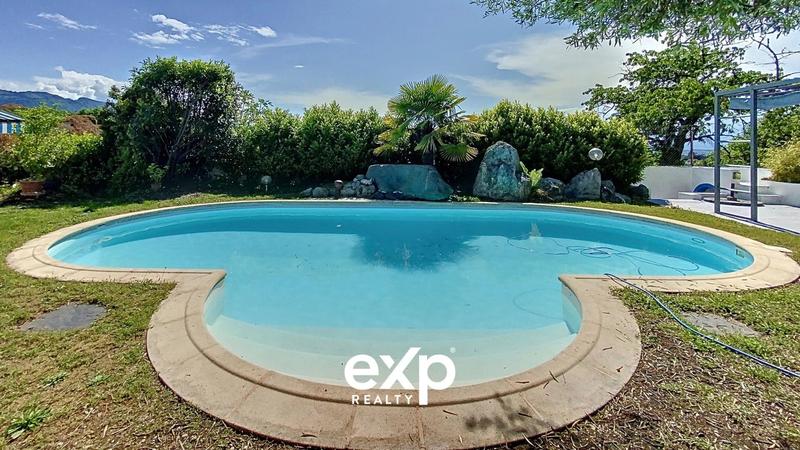 Maison - 219 m² - 9 pièces