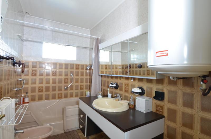 Maison - 241 m² - 10 pièces