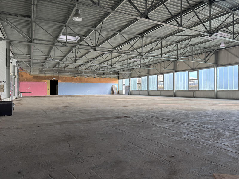 Local d'activités - 706 m²