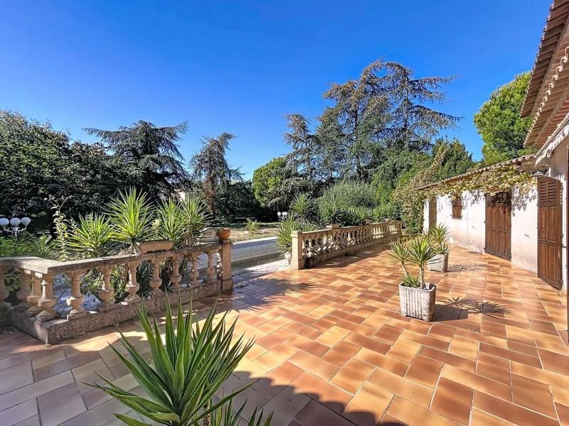 Maison - 362 m² - 5 pièces