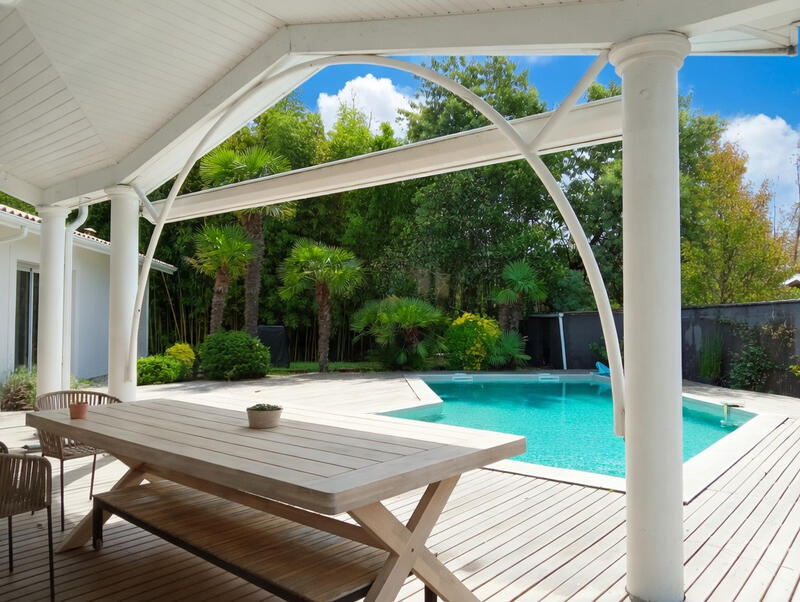 Maison - 220 m² - 7 pièces