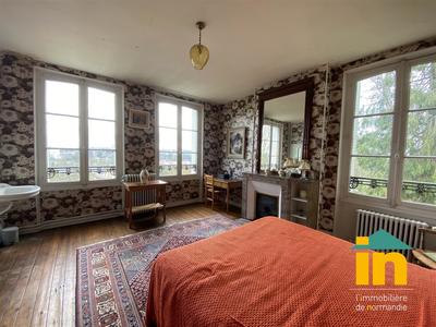 Maison - 227 m² - 10 pièces