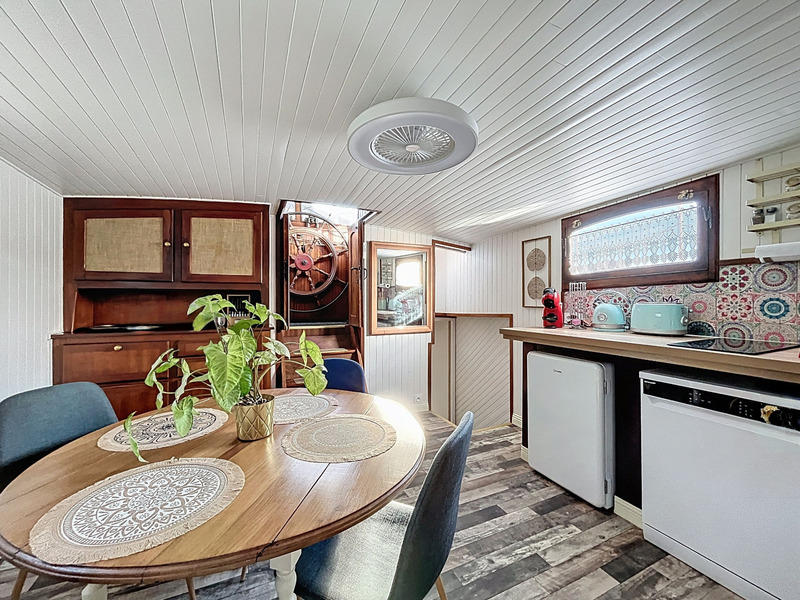 Péniche - 164 m² - 6 pièces