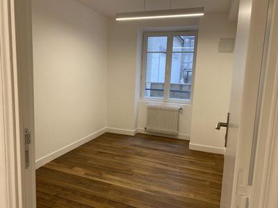 Bureau - 90 m² - 4 pièces