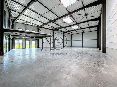 Local d'activités - 683 m²