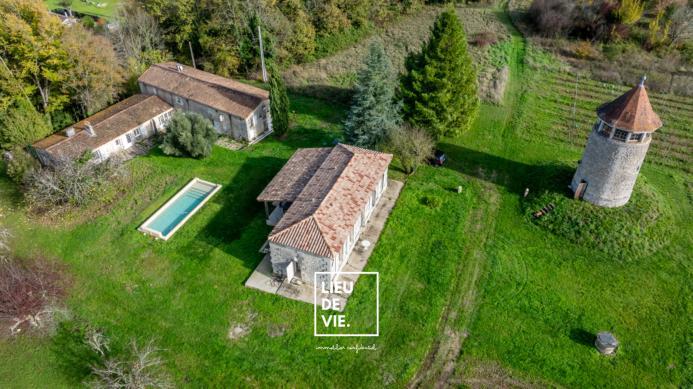 Maison ancienne - 320 m² - 10 pièces