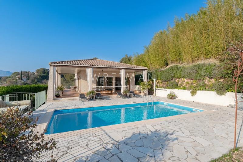 Maison - 269 m² - 9 pièces