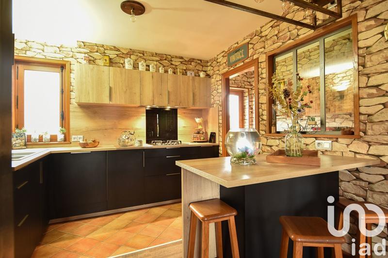 Maison - 220 m² - 8 pièces