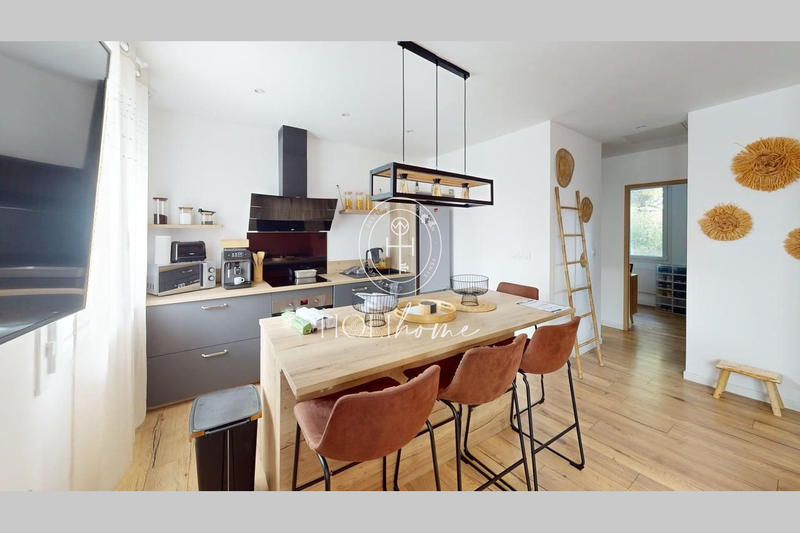 Maison - 209 m² - 5 pièces