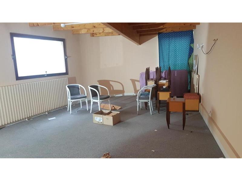Local commercial - 1 478 m² - 40 pièces
