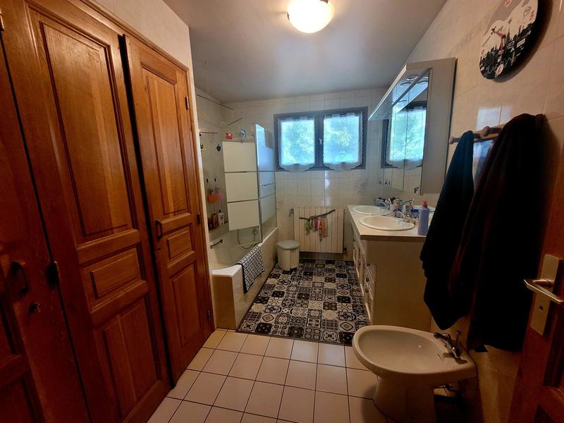 Maison traditionnelle - 224 m² - 10 pièces