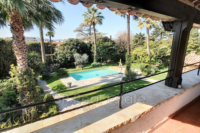 Maison - 380 m² - 10 pièces